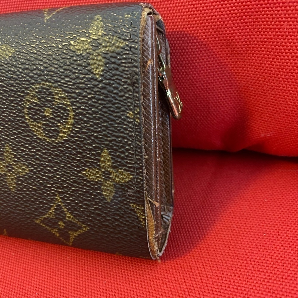 Louis Vuitton Wallet - Authentic - Picture 6 of 16